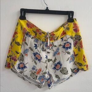 Floral Women's Shorts - Yellow and White